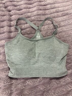 Seamless Light Gray Sports Bra - Supportive Everyday Wear